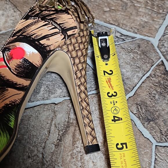New in Box Iron Fist Tiki Toes Peep Toe Platform Heels Sz 5 - Picture 11 of 16